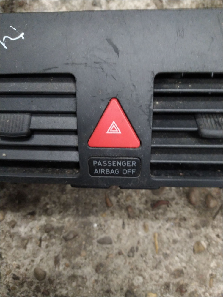 Кнопка аварийной сигнализации Volkswagen Touran 2005