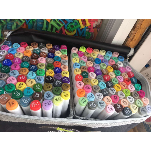 Набор маркеров для скетчинга 168 цветов (2 пера) в сумке - фото 3 - id-p132990620