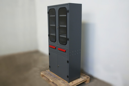 Шкаф аккумуляторщика двухстворчатый для хранения АКБ УКС-013.А.004-02 - фото 1 - id-p133020737