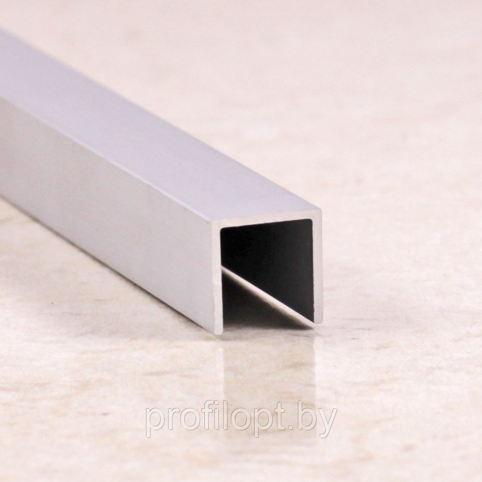 Алюминиевый швеллер анодированный П-10х10мм. серебро 270 см
