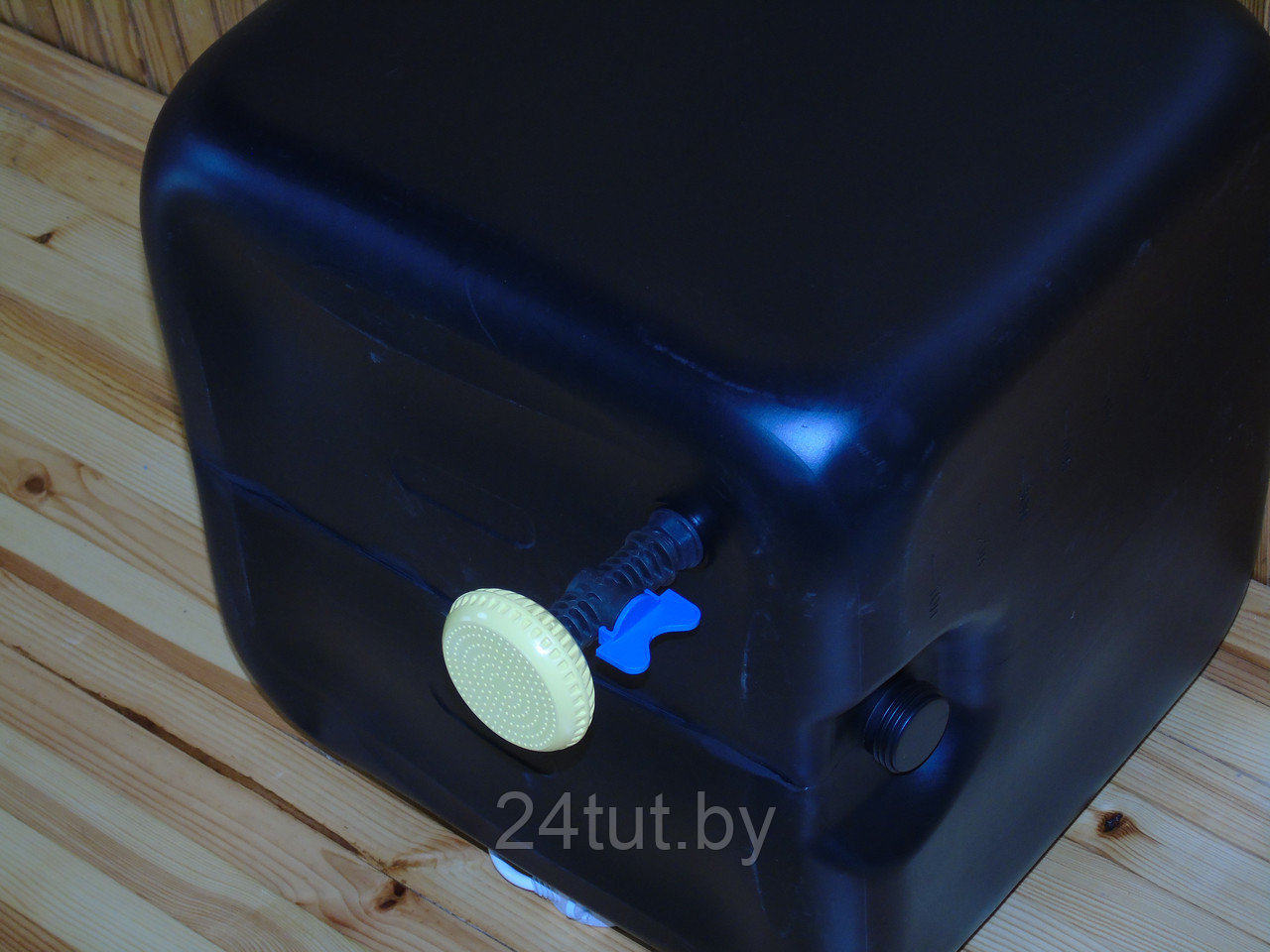 Бак для душа "Альтернатива" 100 л с пластиковым шаровым краном (черный) - фото 3 - id-p133690344
