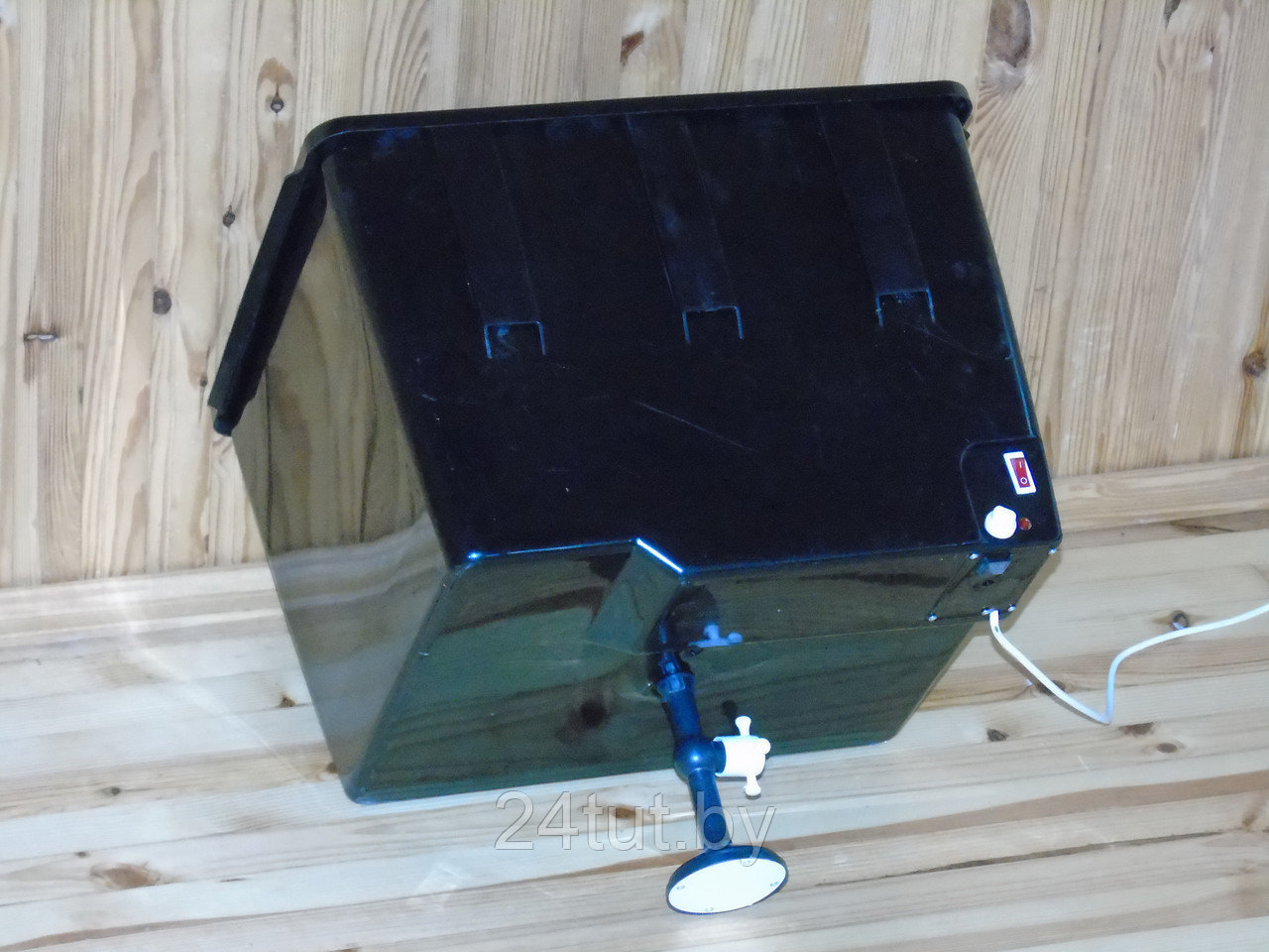 Бак для душа ЭВБО-55 ЭлБЭТ с пластиковым шаровым краном и уровнем воды - фото 2 - id-p133690485
