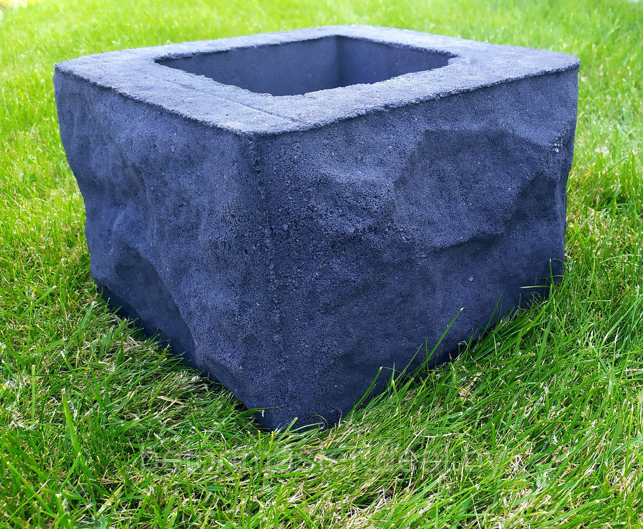 Блок бетонный столбовой для забора  "рваный камень"