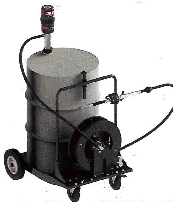 Комплект с насосом 5.5:1 для бочки 200 л на тележке и катушкой