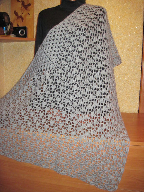 Шаль белая ажурная женская треугольная в подарок маме , женщине , учительнице - фото 2 - id-p113820331