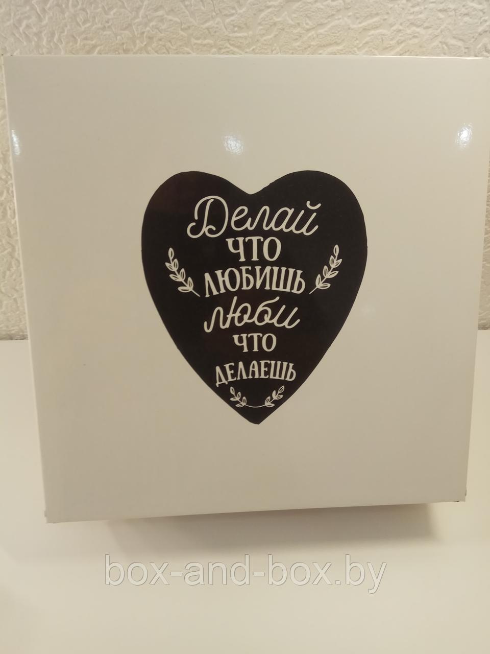 Коробка подарочная (размер 25*25*8)