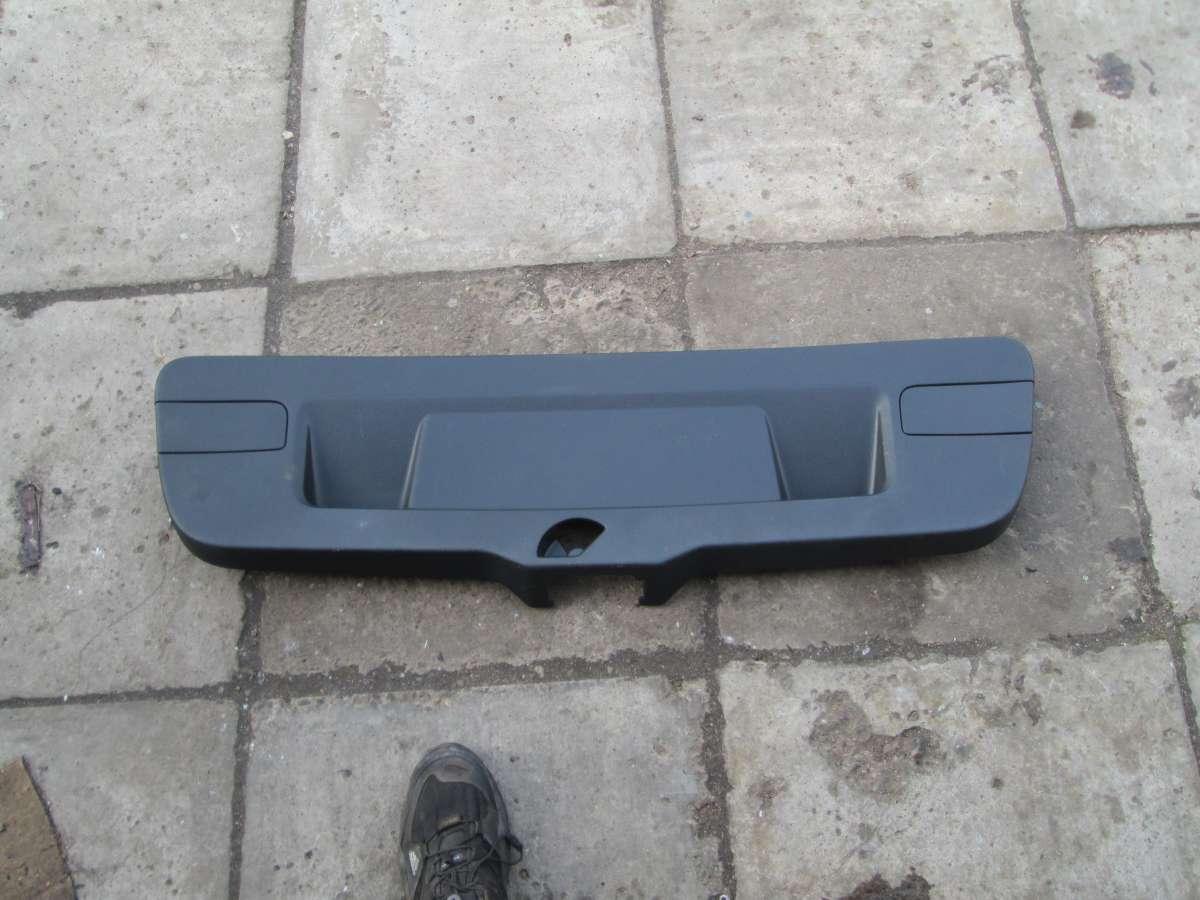 Обшивка крышки багажника Volkswagen Jetta 6, Фольксваген Джетта 6 2011-2016 гг.в.
