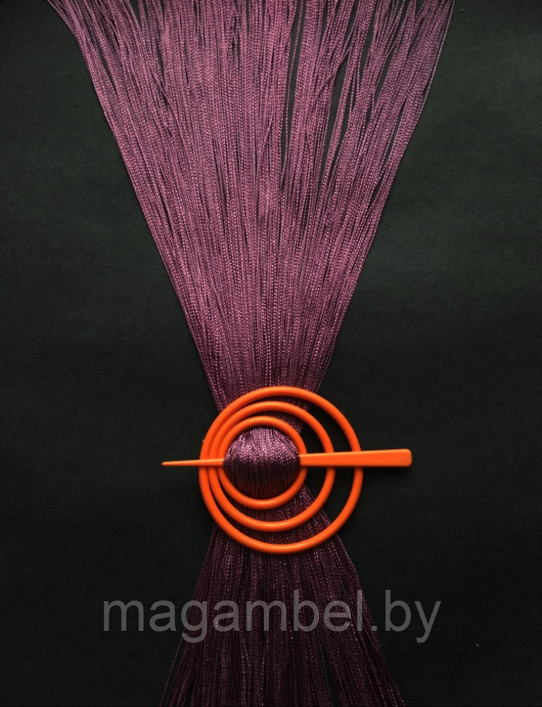 Кисея (шторы - нити) сиреневого цвета.