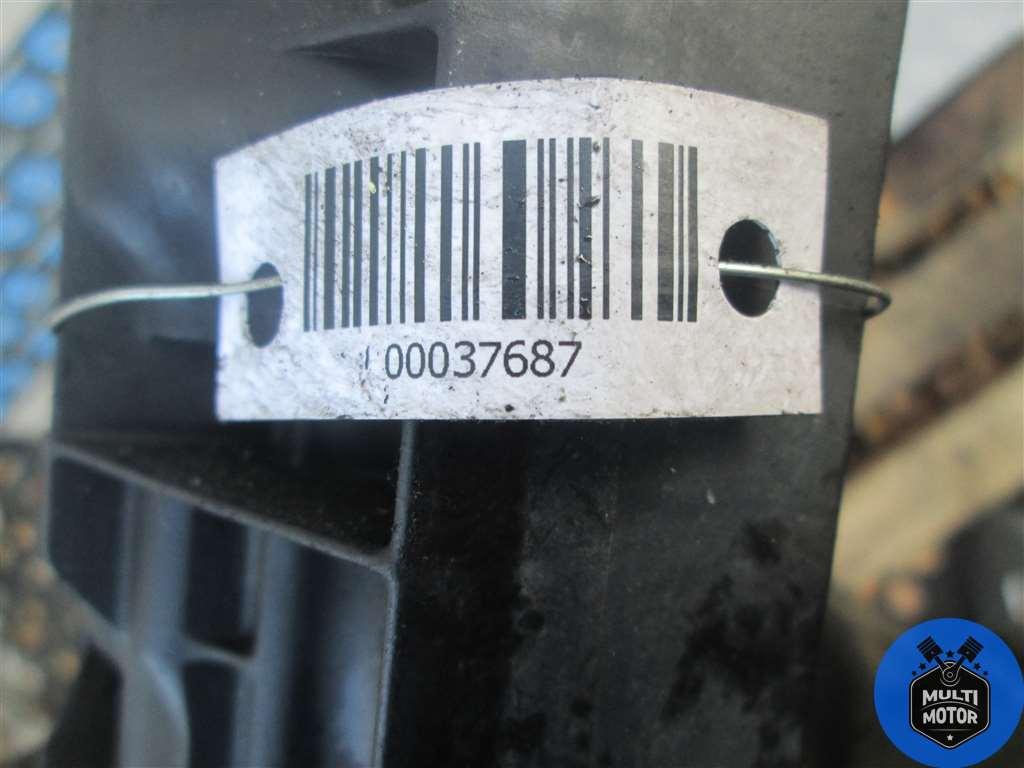 Дефлектор радиатора BMW 3 (E90 ) (2005-2013) 3.5 TD M57 D30 (306D5) - 286 Лс 2006 г. - фото 4 - id-p134949495