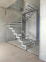 Двойной косоур лестницы с забежными ступенями модель 153