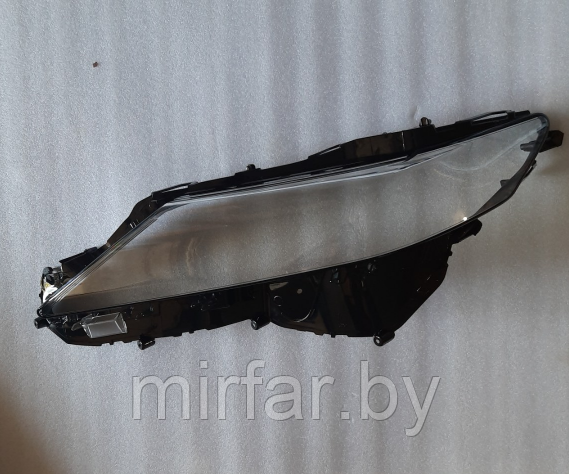 Стекло фары Toyota Camry XV70 дорестайлинг 2018- левое