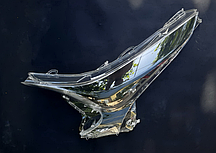 Стекло фары Toyota Prius 4 2016- левое