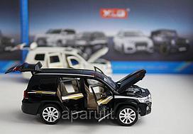 Тойота ленд крузер 14 см, открываются двери капот и багажник 1/36 XLG Toyota Land Cruiser 200.