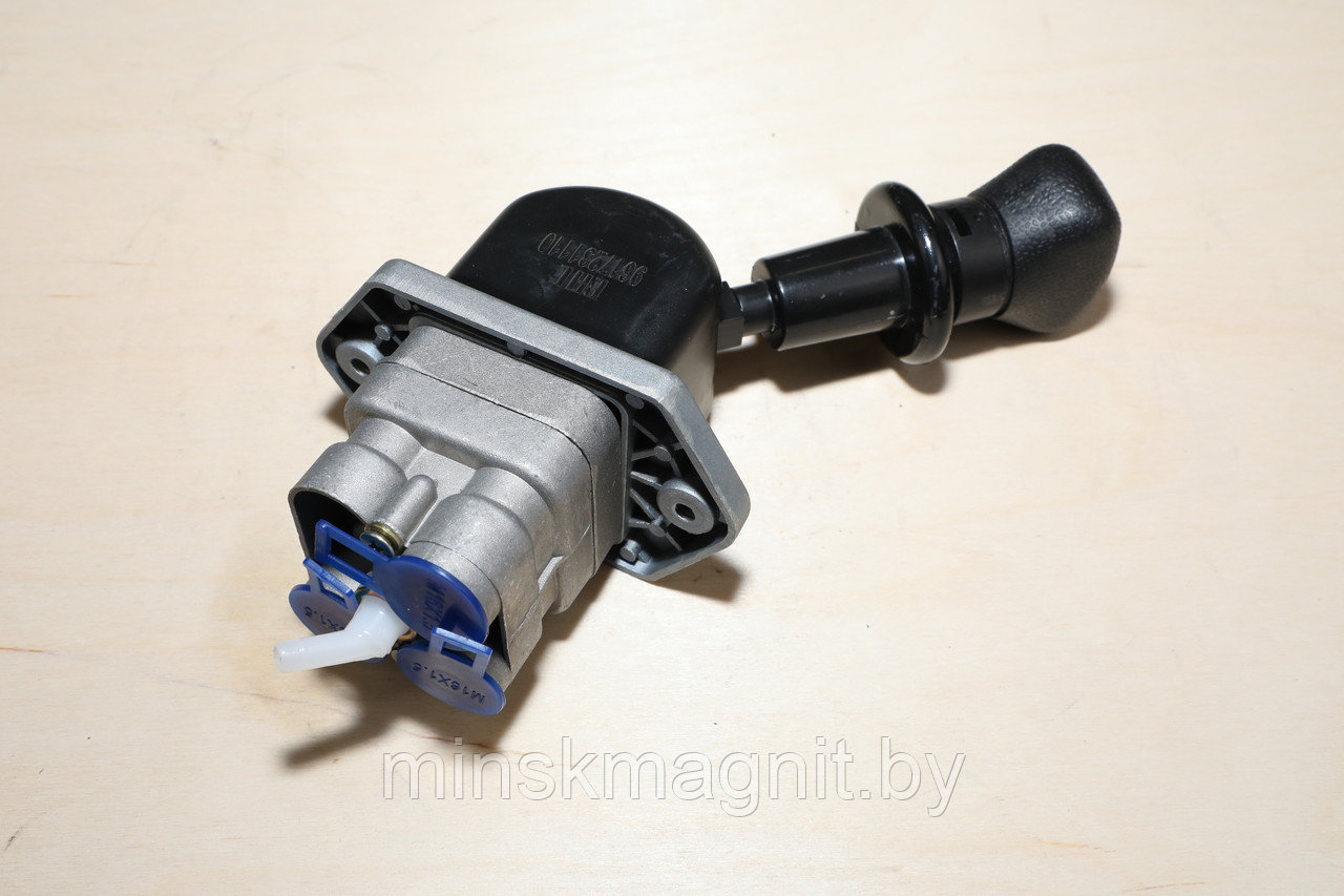 Кран тормозной Wabco с ручным управлением (3 отв.) 9617231110 Аналог МАЗ