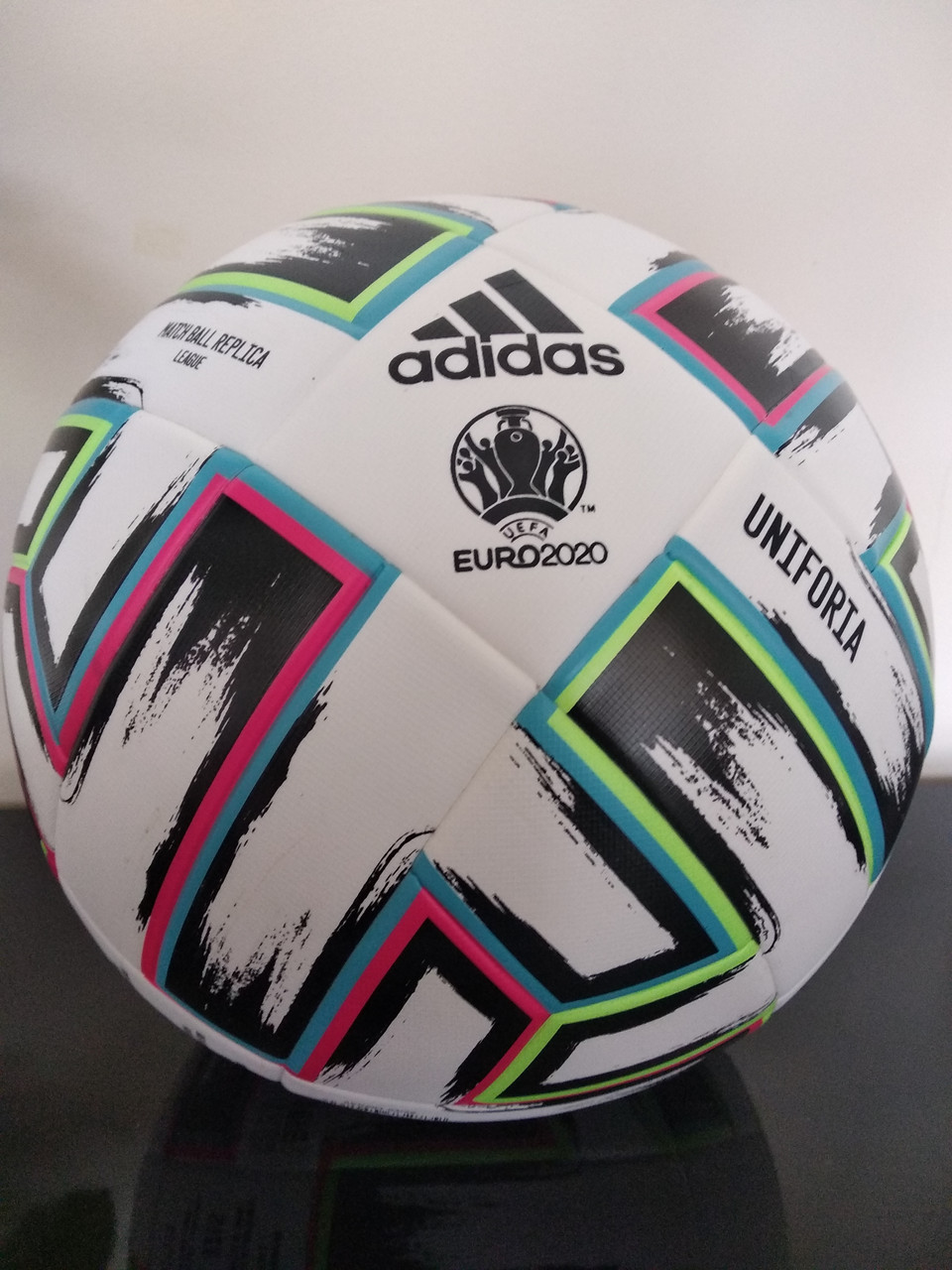 Проф мячи euro2020 adidas uniforia