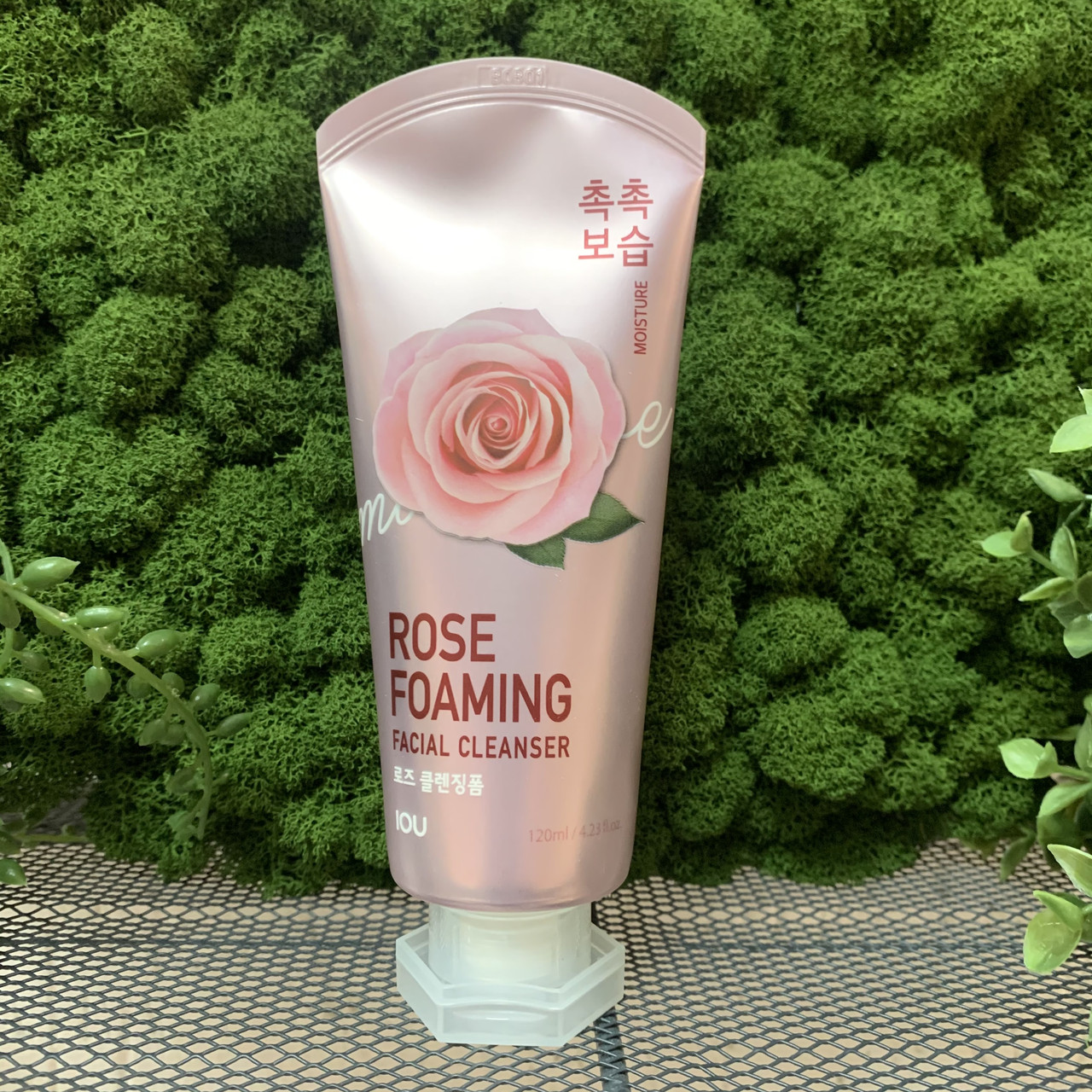 Увлажняющая пенка для умывания лица с розой IOU Rose Foaming Facial Cleanser, 120 мл - фото 1 - id-p136823961