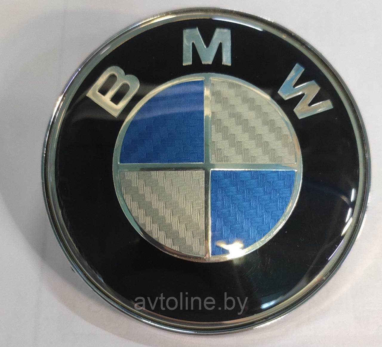 Эмблема BMW 82 мм бело-синяя/карбон (копия, серебристая основа) 51148132375 BW/C, фото 1