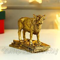 Сувенир полистоун "Золотой бык на золотых купюрах" 8,5х4,7х11 см, фото 2