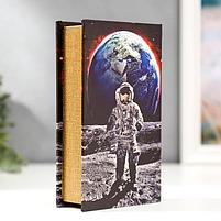 Сейф-книга дерево кожзам "Космонавт на луне" 21х13х5 см, фото 5