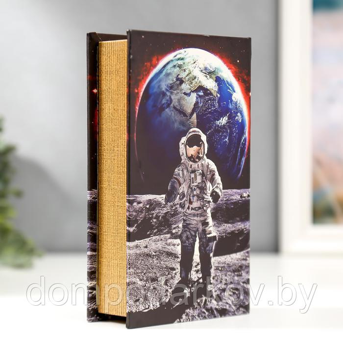 Сейф-книга дерево кожзам "Космонавт на луне" 21х13х5 см - фото 5 - id-p137023241