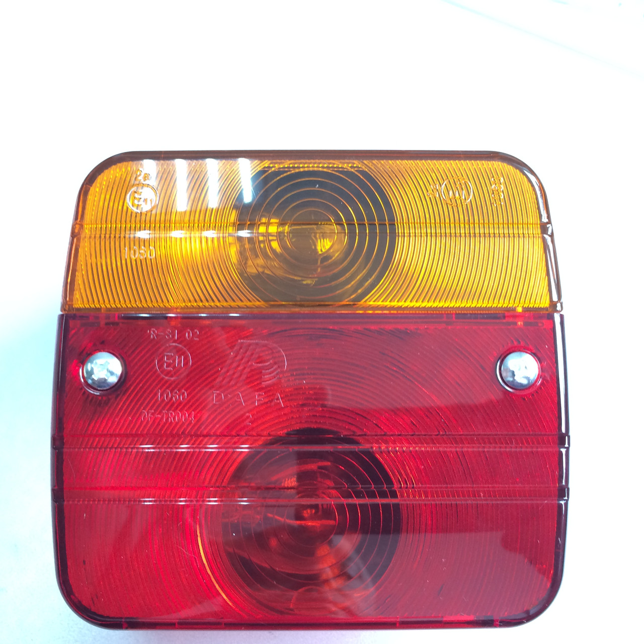 Фонарь задний TR004 с лампочкой и подсветкой номерного знака - фото 1 - id-p137056452