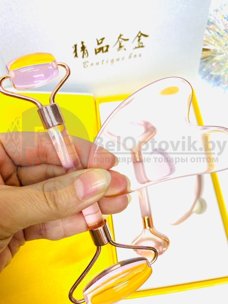 Массажный подарочный набор 2 в 1 Jade Roller нефритовый: скребок Гуаша ролик для массажа (камень) Розовый - фото 6 - id-p137332685