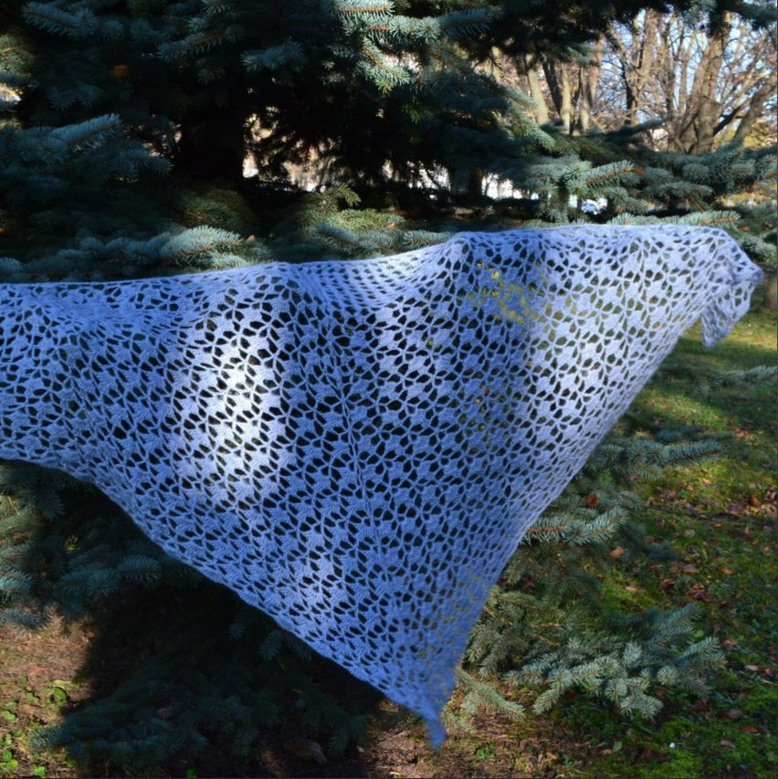 Вязаные шали голубого цвета из мохера - вязаные изделия в подарок - фото 1 - id-p108067754