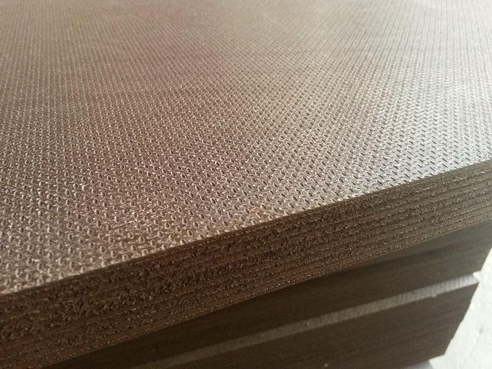 Фанера рифлёная ФСФ 15 мм 1250×2500 сорт 1/1 — ламинированная влагостойкая антискользящая фанера для настилов