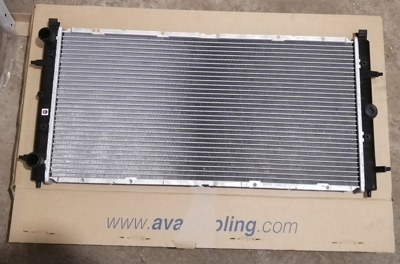 Радиатор системы охлаждения AVA VNA2114
