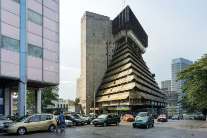 "Пирамида" в Абиджане (Кот-д’Ивуар).  Архитектор Ринальдо Оливьери (Rinaldo Olivieri). 1973. Фото © Iwan Baan