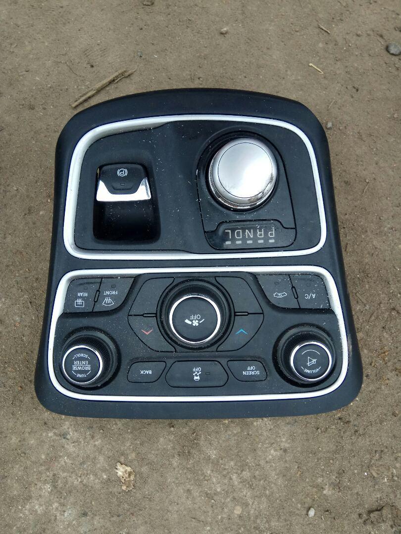 Блок кнопок на Chrysler 200