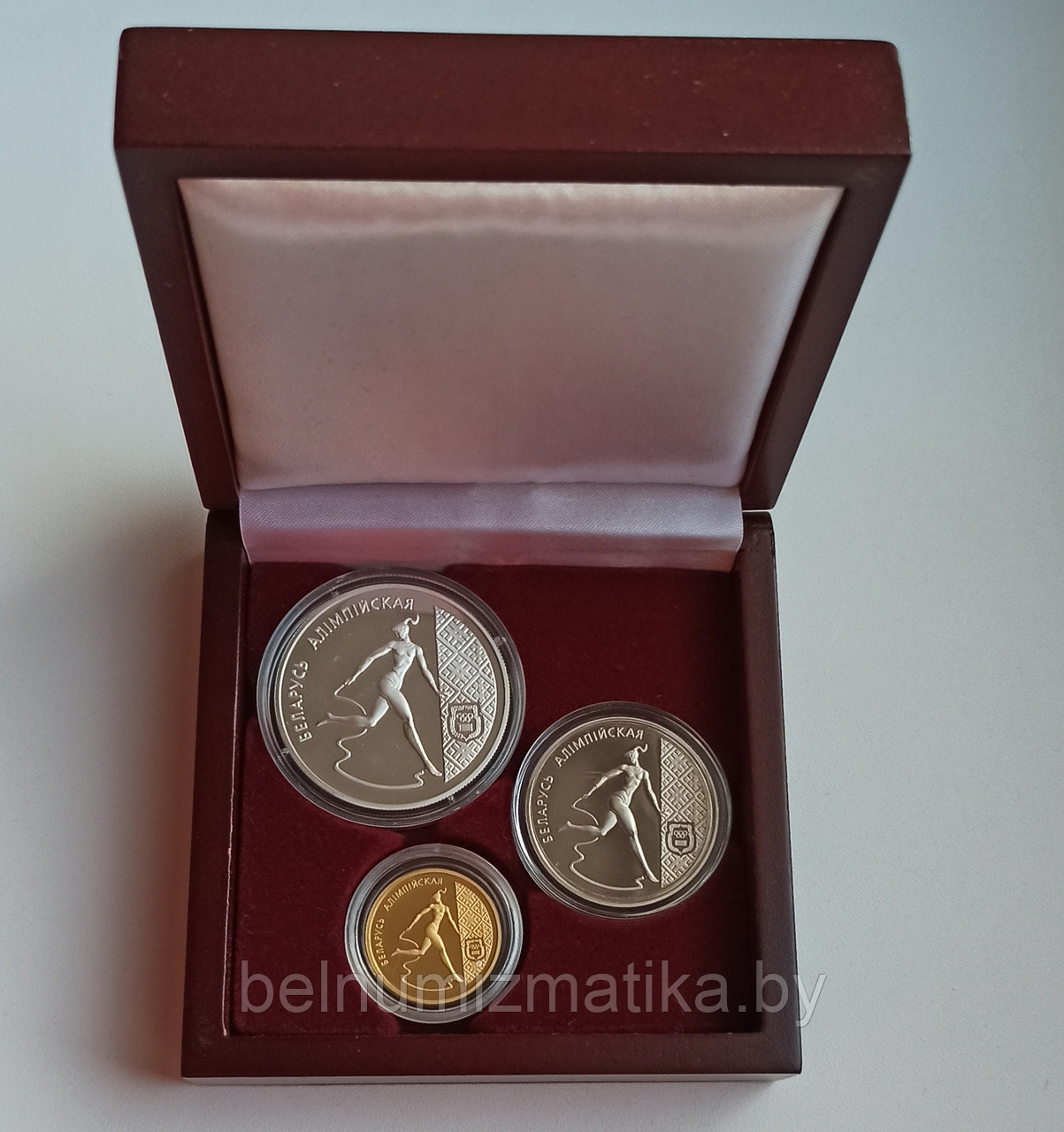 Художественная гимнастика, 1996 подарочный набор из 3 монет номиналами 1, 20 и 50 рублей в деревянном футляре