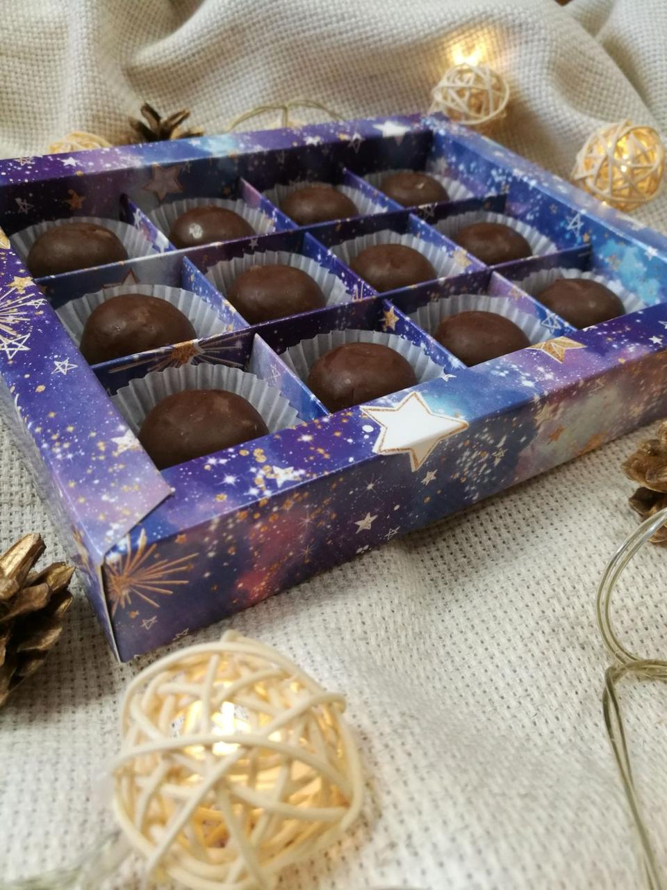 Коробка для 12 конфет с пластиковой крышкой "Звездное небо", 190х150х h30 мм - фото 3 - id-p138786026