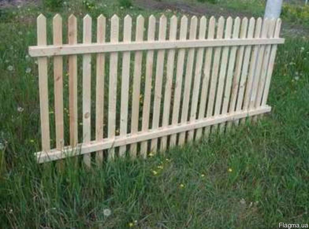 Забор из штакетника деревянный