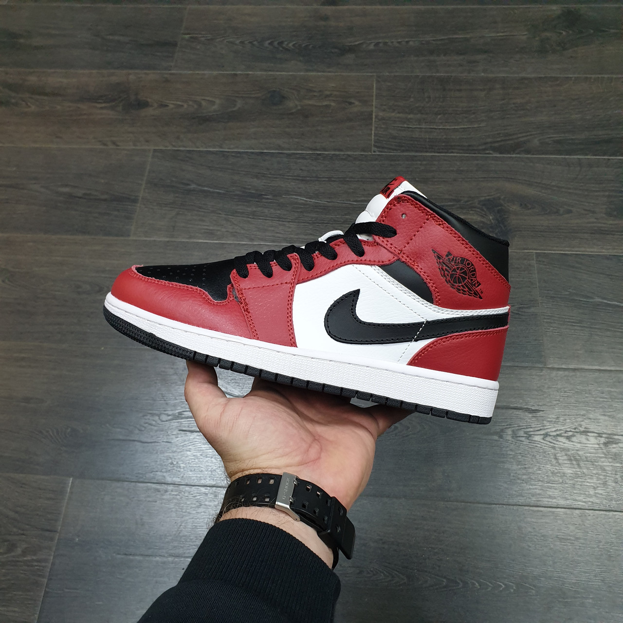 Кроссовки Air Jordan 1 Red Black White с мехом - фото 1 - id-p138625619