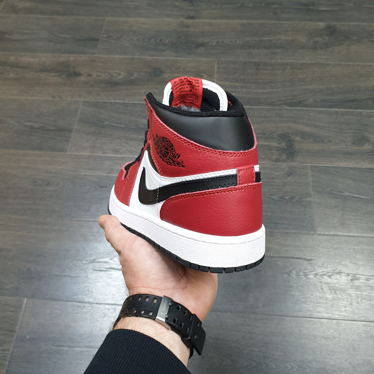 Кроссовки Air Jordan 1 Red Black White с мехом - фото 4 - id-p138625619