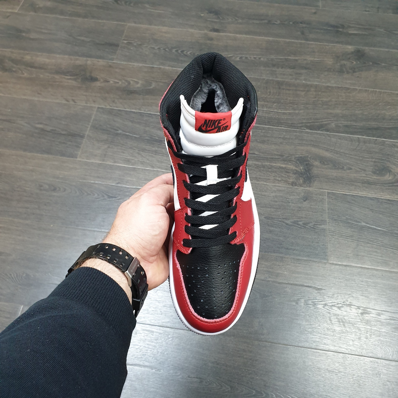 Кроссовки Air Jordan 1 Red Black White с мехом - фото 3 - id-p138625619