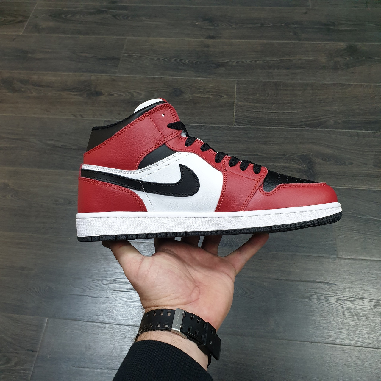 Кроссовки Air Jordan 1 Red Black White с мехом - фото 2 - id-p138625619