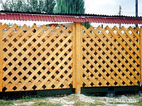 Забор деревянный решетчатый