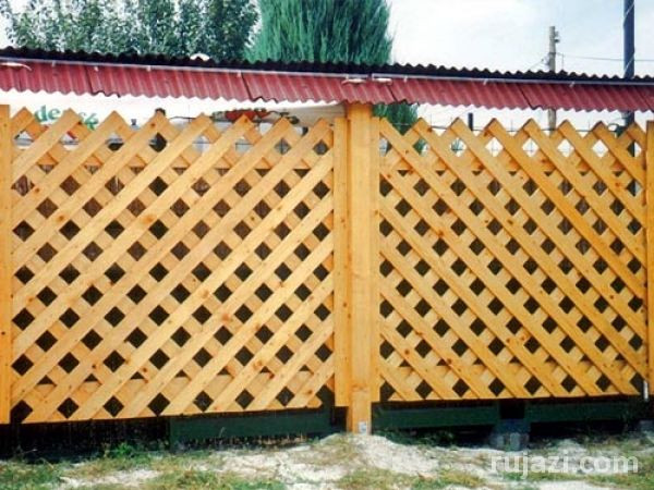 Забор деревянный решетчатый