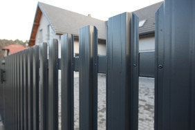 Забор из металлического штакетника (двусторонний штакетник/односторонняя зашивка) высота 1,7м, фото 2