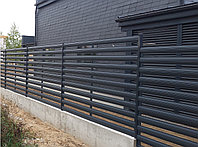 Забор из металлического горизонтального штакетника (односторонний штакетник/односторонняя зашивка) высота 1,5м