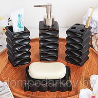 Набор аксессуаров для ванной комнаты «Шлейф», 4 предмета (дозатор 300 мл, мыльница, 2 стакана), цвет чёрный, фото 2