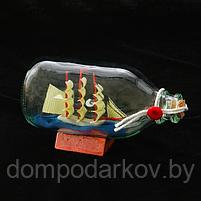 Корабль сувенирный в бутылке с белыми парусами в полоску, фото 2