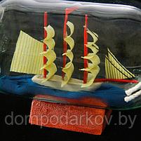 Корабль сувенирный в бутылке с белыми парусами в полоску, фото 4