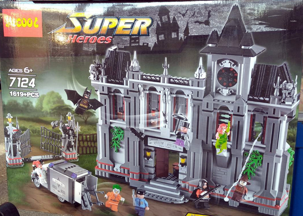 Конструктор decool 7124 побег из клиники аркхэм. супергерои (аналог lego super heroes 10937)