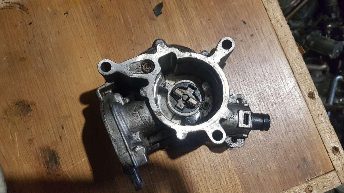 Насос вакуумный 06J145100B 1.8 TSI Volkswagen Passat B6, Фольксваген Пассат Б6 2005-2010 гг.в.