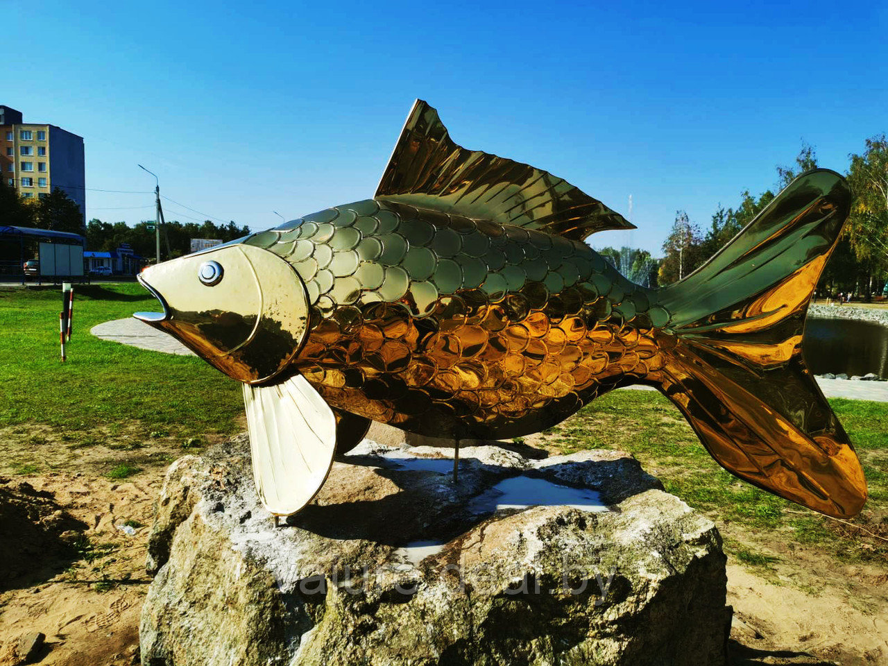 Золотая рыба на камне - фото 1 - id-p140164584