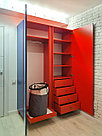 Яркий шкаф в комнату на деревянных опорах, фото 3