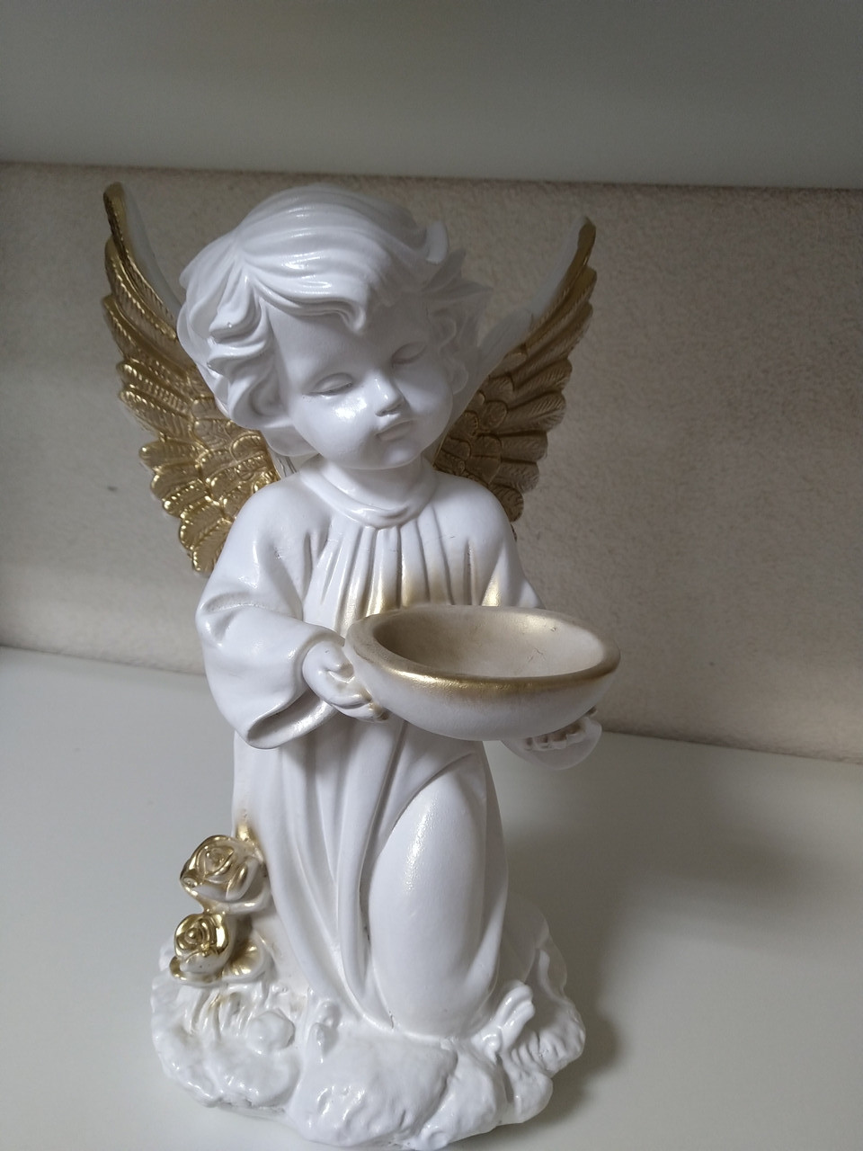 Ангел с чашей